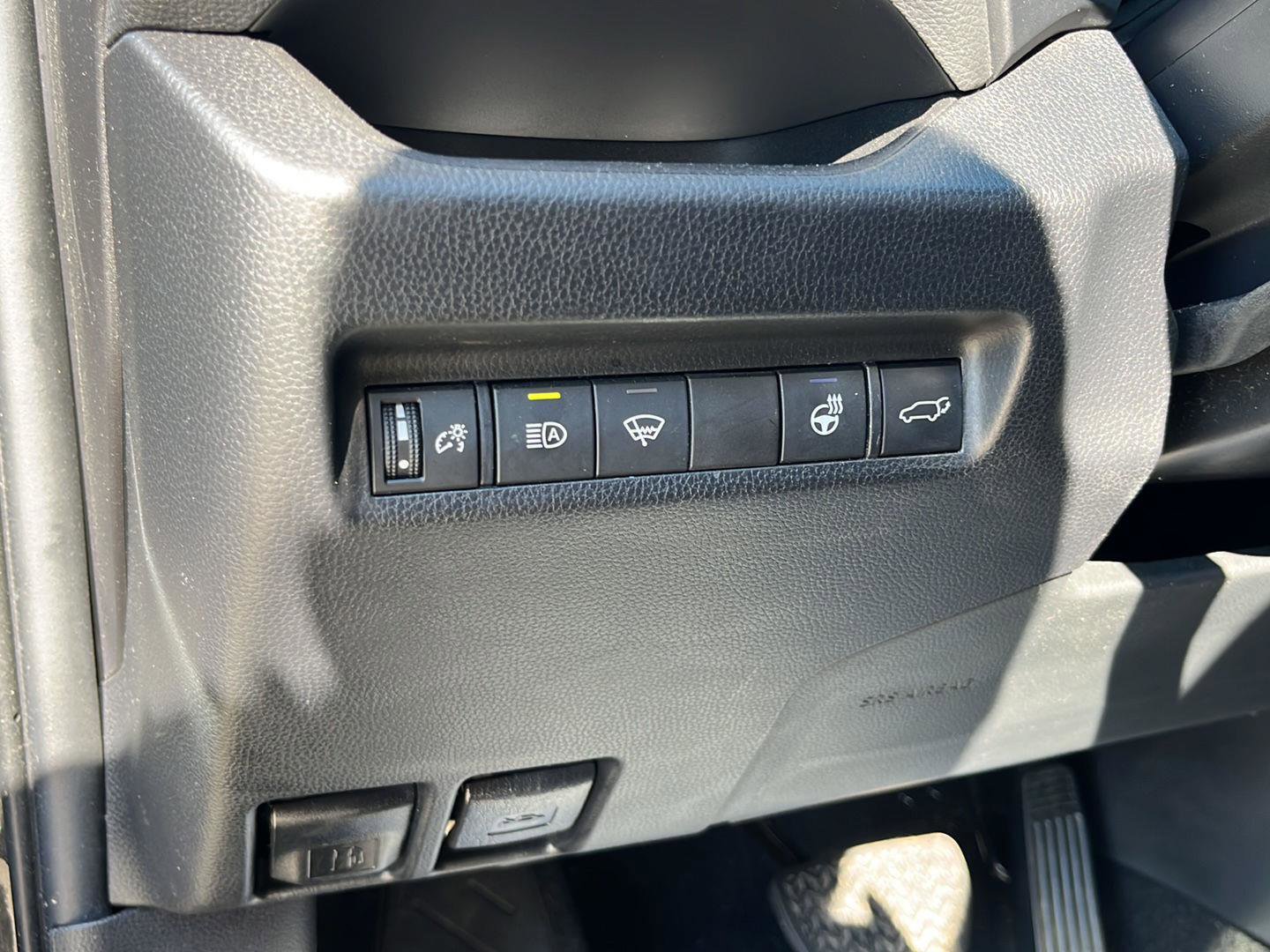 Used 2022 Toyota RAV4 XLE Premium image 17