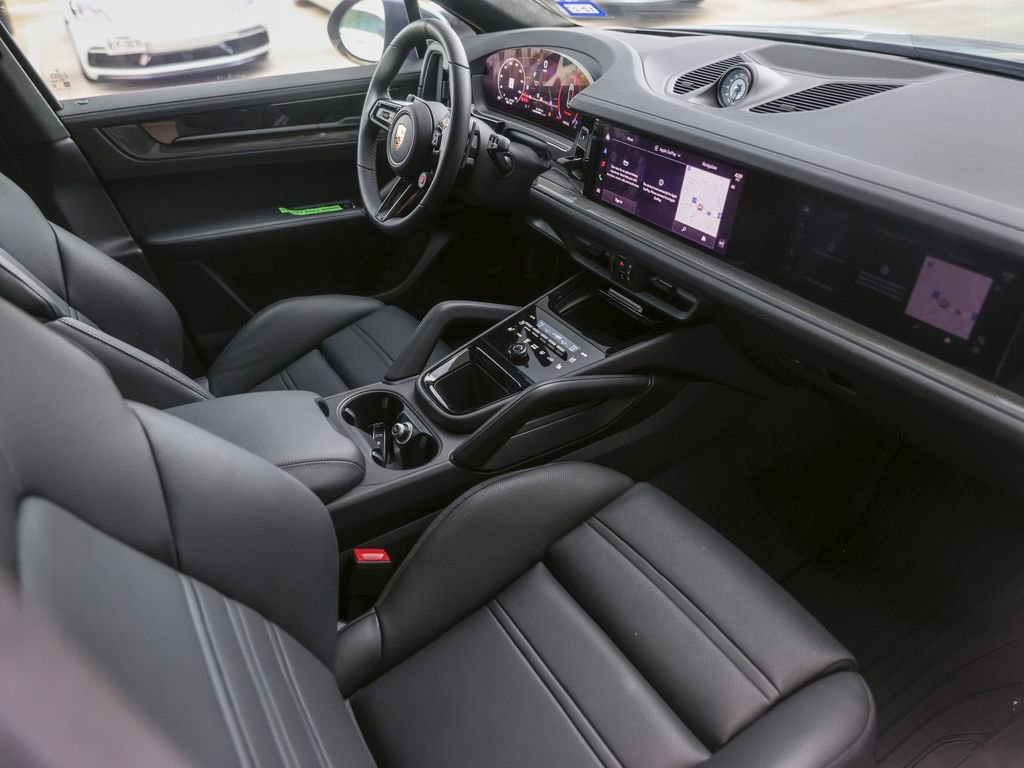 Certified 2026 Porsche Cayenne Turbo GT image 32