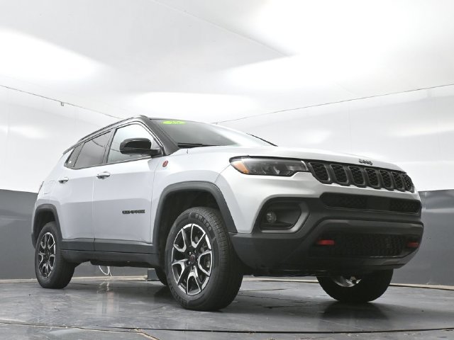 Used 2025 Jeep Compass Trailhawk AWD/4WD image 52