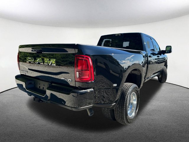 Used 2025 RAM 3500 Limited w/ Towing Technology Group AWD/4WD image 17