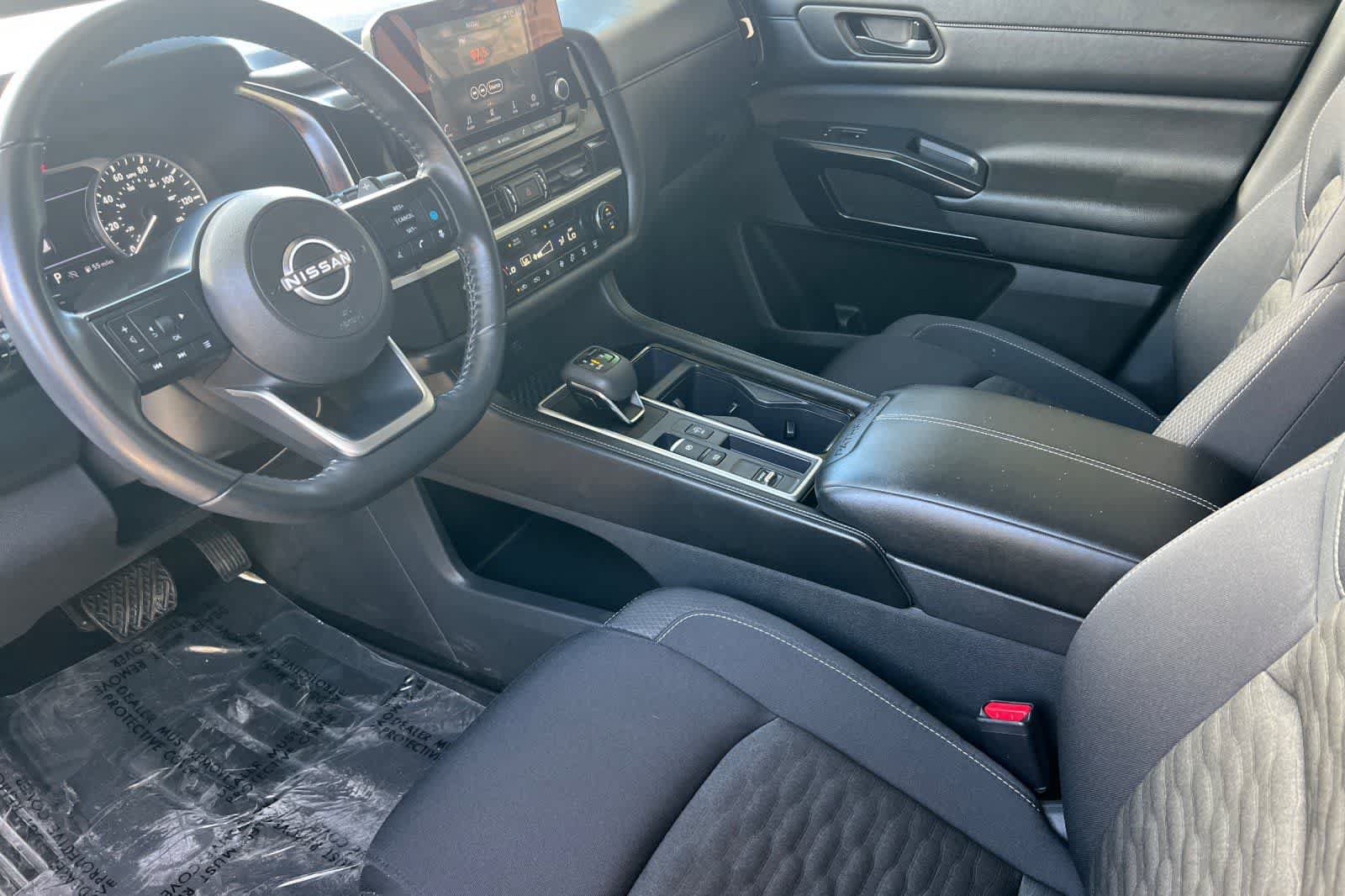 Certified 2024 Nissan Pathfinder SV FWD image 12