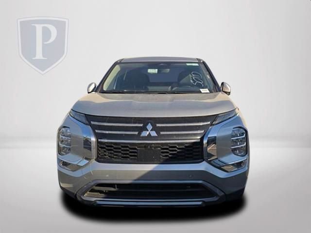 Used 2025 Mitsubishi Outlander SE FWD image 12