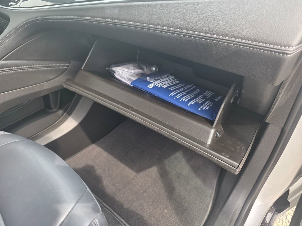 Used 2021 Buick Enclave Essence image 35