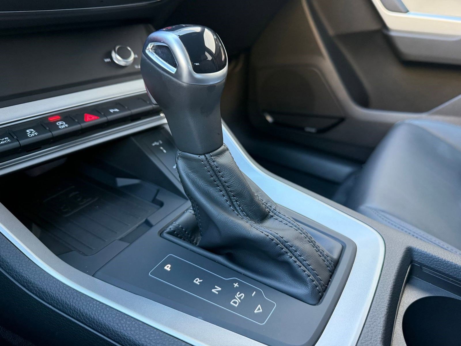 Used 2024 Audi Q3 2.0T Premium Plus w/ Premium Plus Package image 16