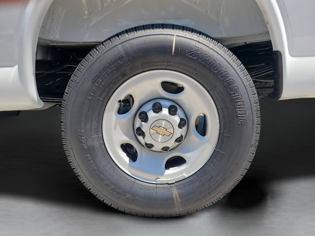 New 2026 Chevrolet Express 2500 w/ Driver Convenience Package RWD image 30