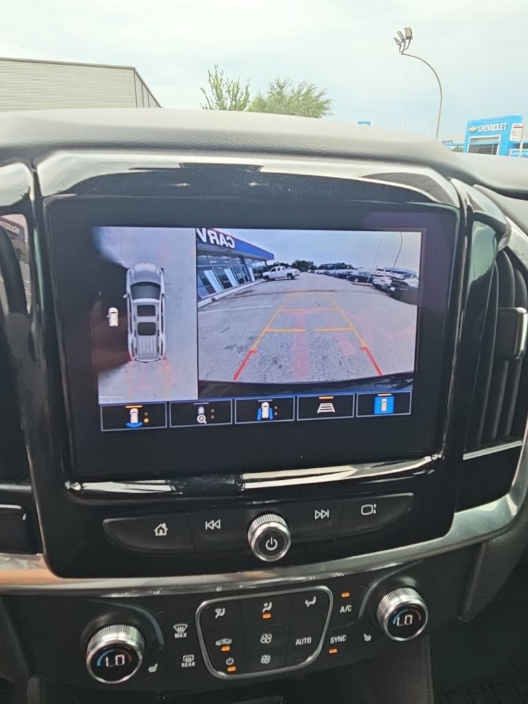 Used 2023 Chevrolet Traverse LT FWD image 25
