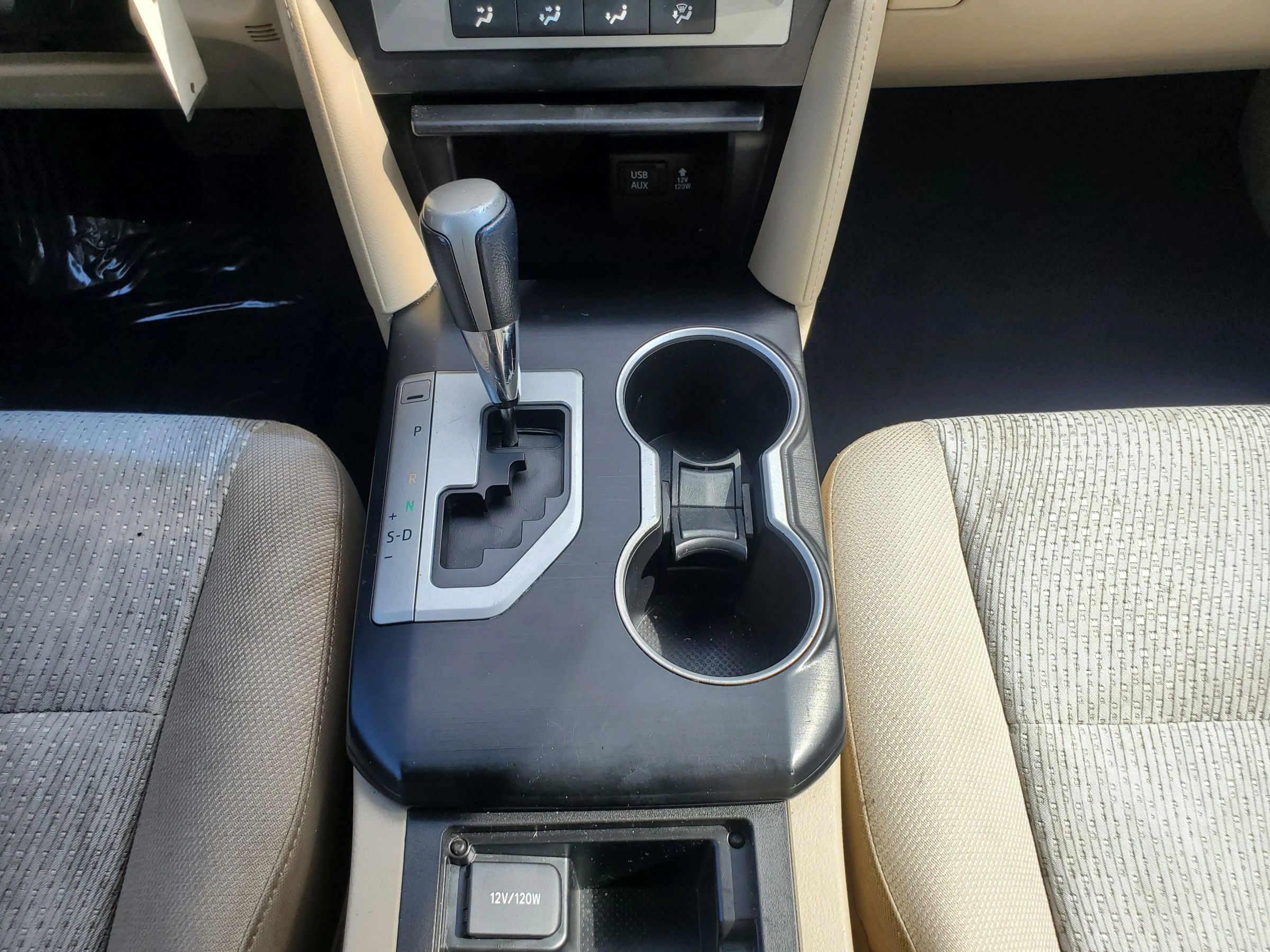 Used 2012 Toyota Camry LE FWD image 33