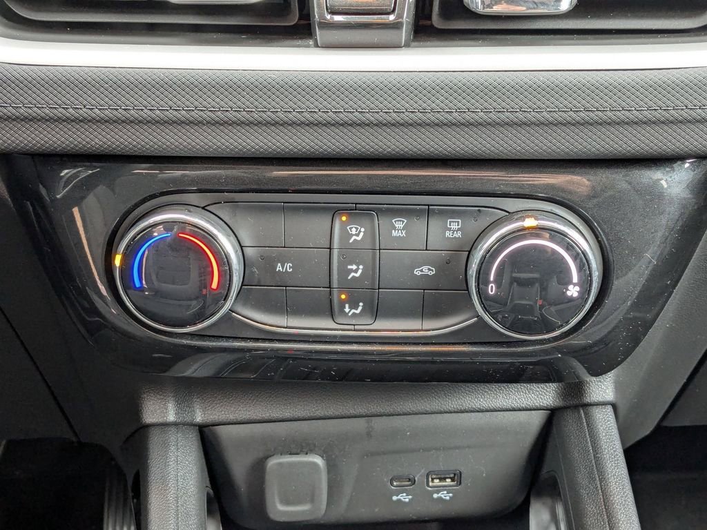 Used 2025 Chevrolet TrailBlazer LT image 23