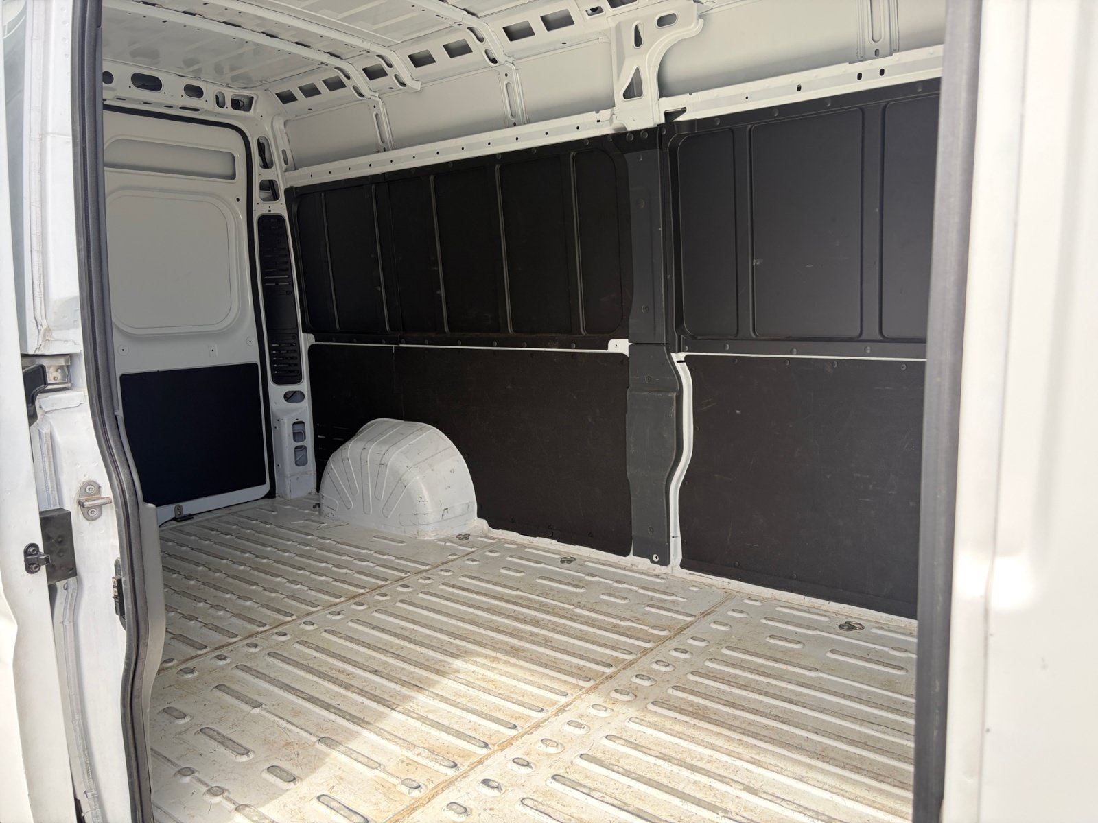Used 2025 RAM ProMaster 2500 w/ Convenience Group FWD image 25