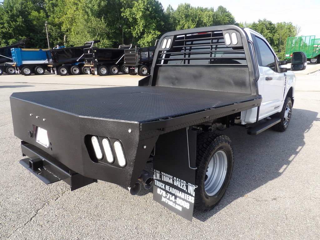 Used 2023 Ford F350 XLT AWD/4WD image 7