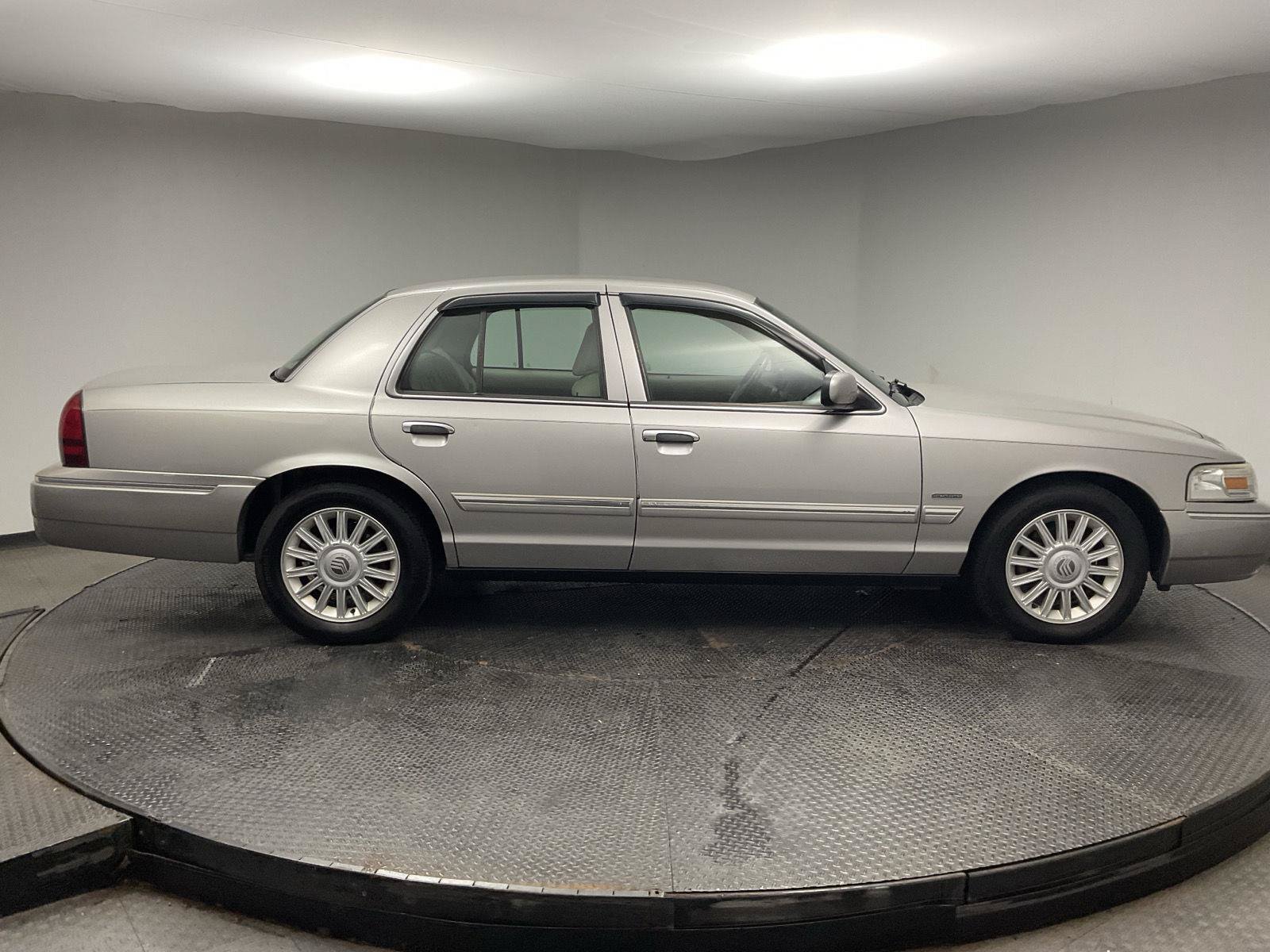 Used 2010 Mercury Grand Marquis LS RWD image 8