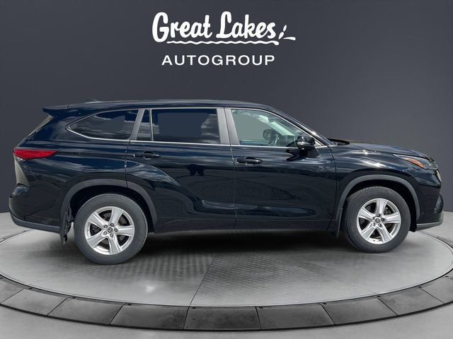 Used 2023 Toyota Highlander LE FWD image 6