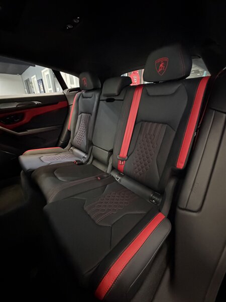 Used 2025 Lamborghini Urus SE AWD/4WD image 18