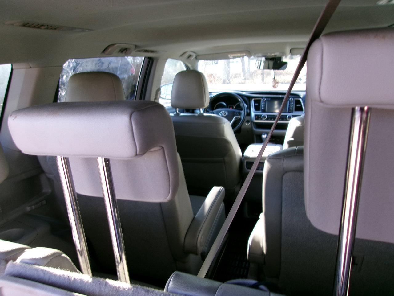 Used 2019 Toyota Highlander XLE image 24