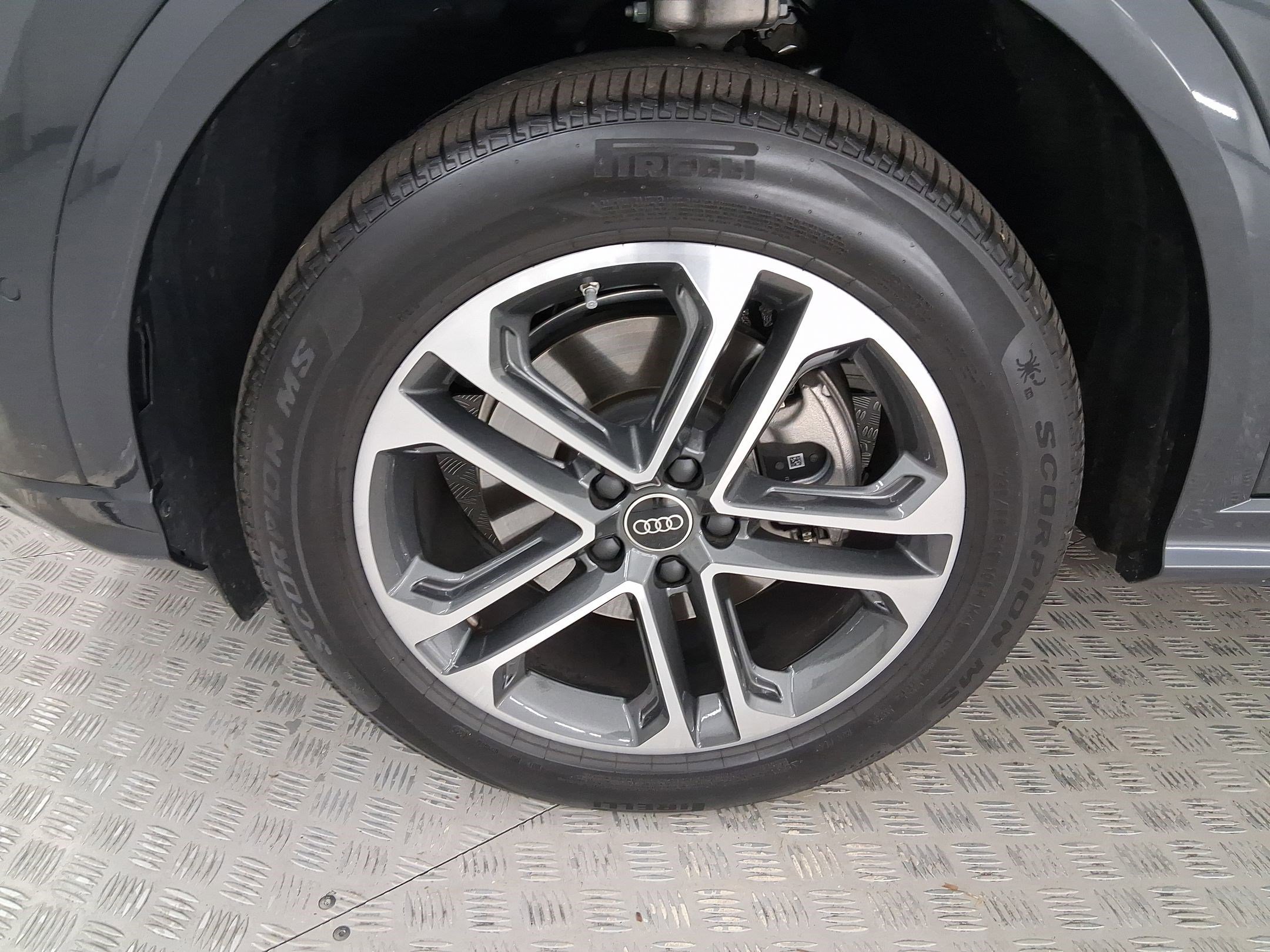 Used 2025 Audi Q5 Premium Plus w/ Premium Plus image 11