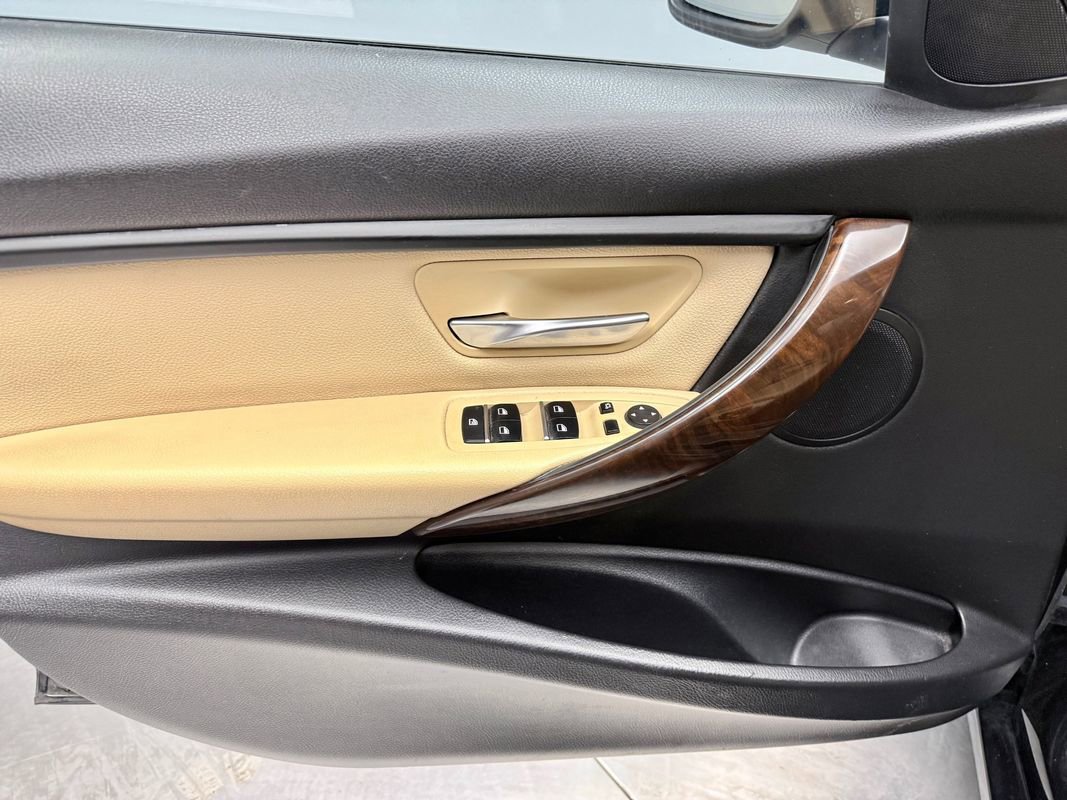 Used 2018 BMW 320i xDrive Sedan w/ Convenience Package image 15