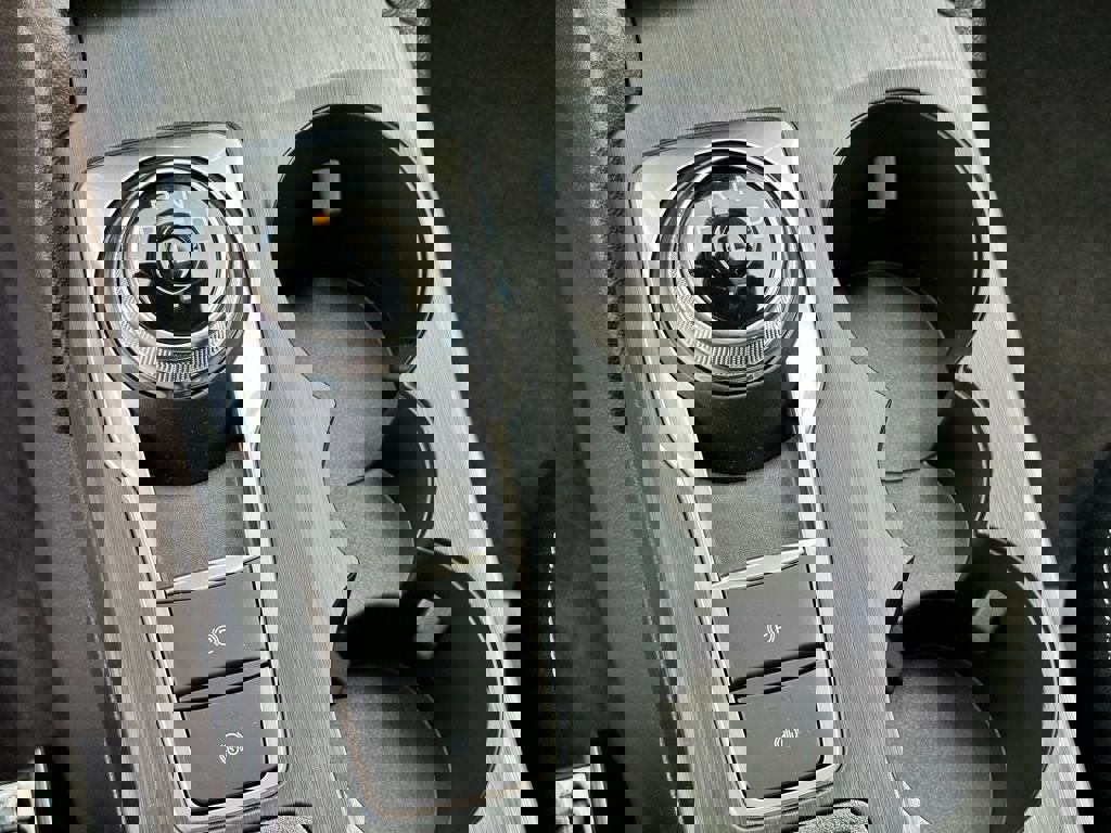 New 2024 Ford Escape SE w/ PHEV Premium Package image 21