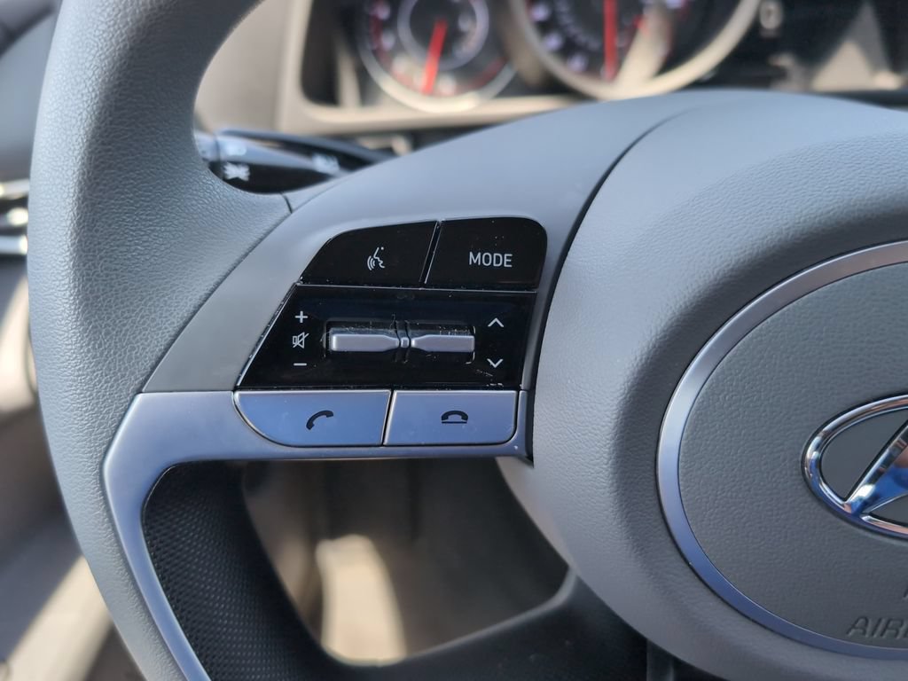 Used 2021 Hyundai Elantra SE FWD image 17