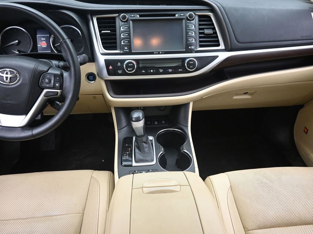 Used 2015 Toyota Highlander Limited Platinum image 12