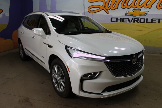 Used 2023 Buick Enclave Avenir w/ Avenir Technology Package AWD/4WD image 4