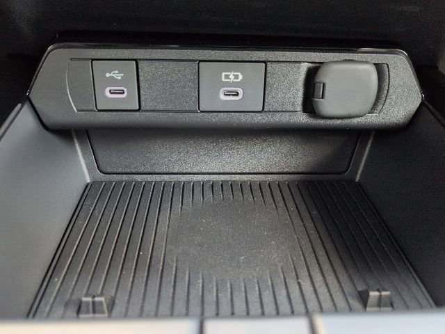 New 2026 Toyota Prius Plug-In Hybrid FWD image 18