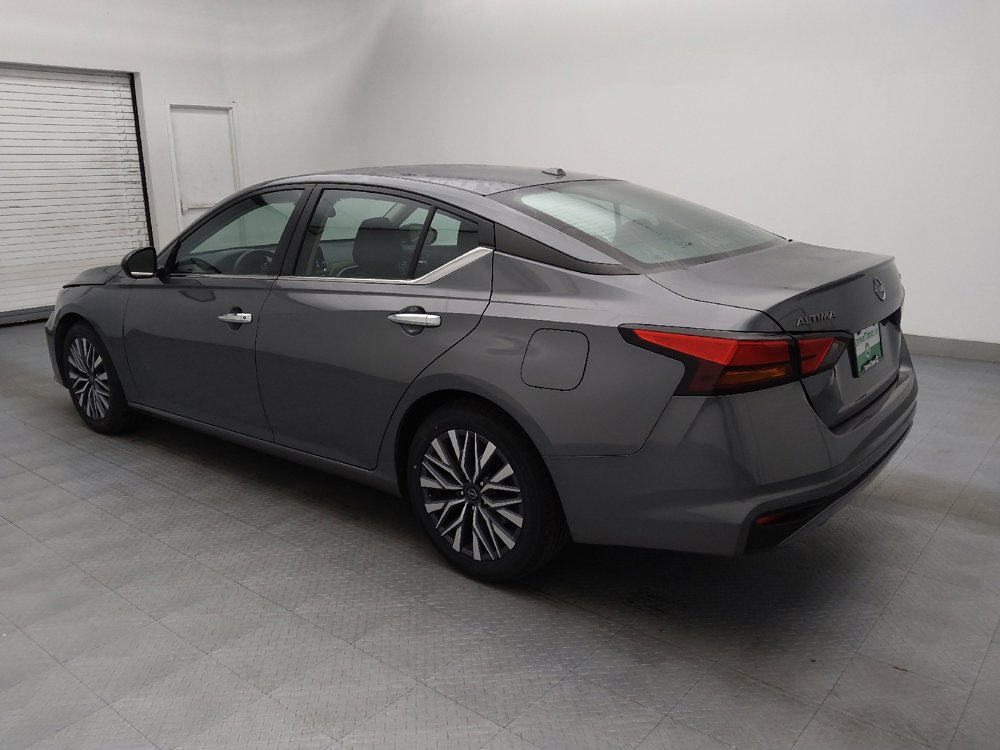 Used 2024 Nissan Altima 2.5 SV image 3