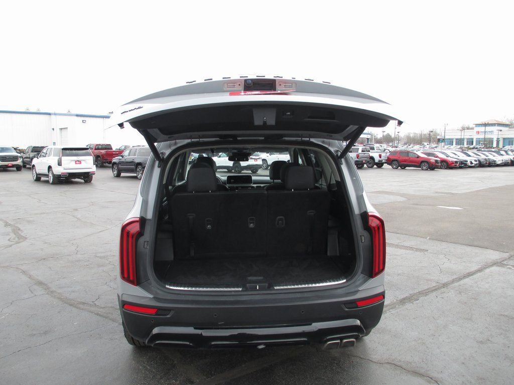 Used 2022 Kia Telluride SX w/ SX Prestige Package image 9