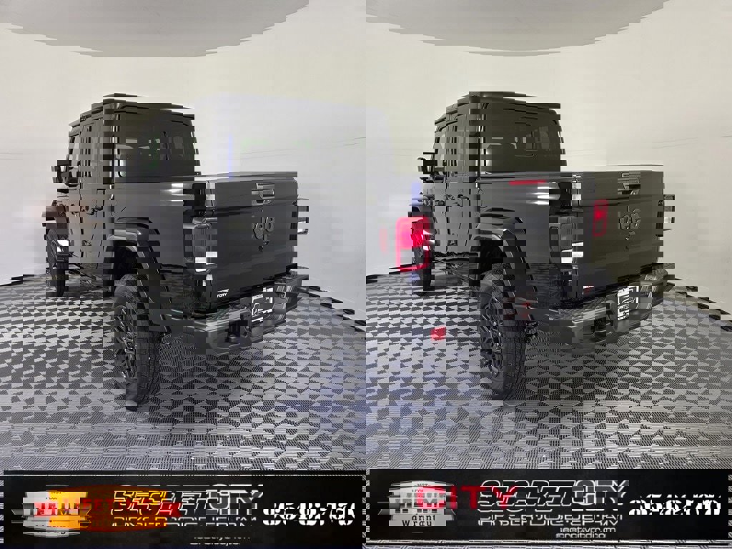 New 2025 Jeep Gladiator Sport image 5