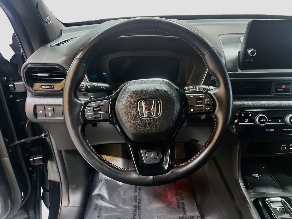 Used 2025 Honda Pilot Black Edition image 11