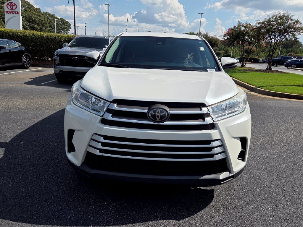 Used 2018 Toyota Highlander LE FWD image 2