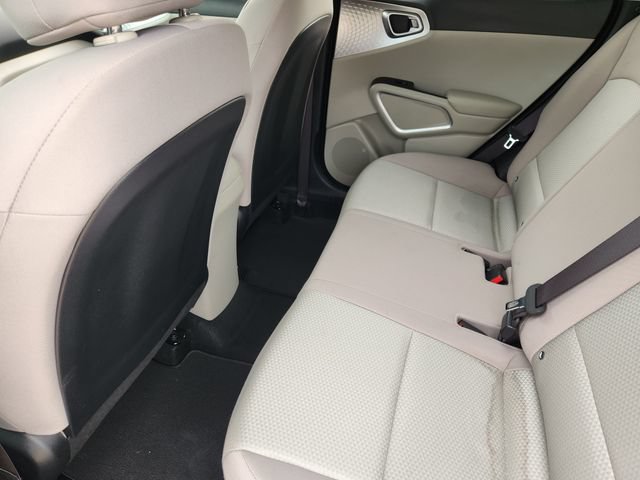 Used 2025 Kia Soul LX w/ LX Technology Package FWD image 30