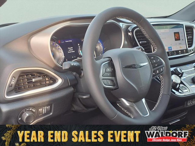 New 2025 Chrysler Voyager LX image 10