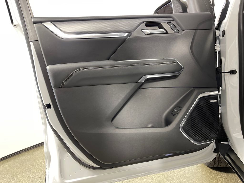 Used 2024 GMC Acadia Elevation image 17