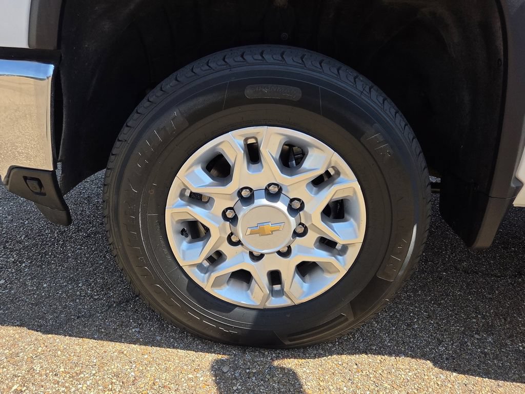 Used 2025 Chevrolet Silverado 3500 LT w/ Safety Package AWD/4WD image 31