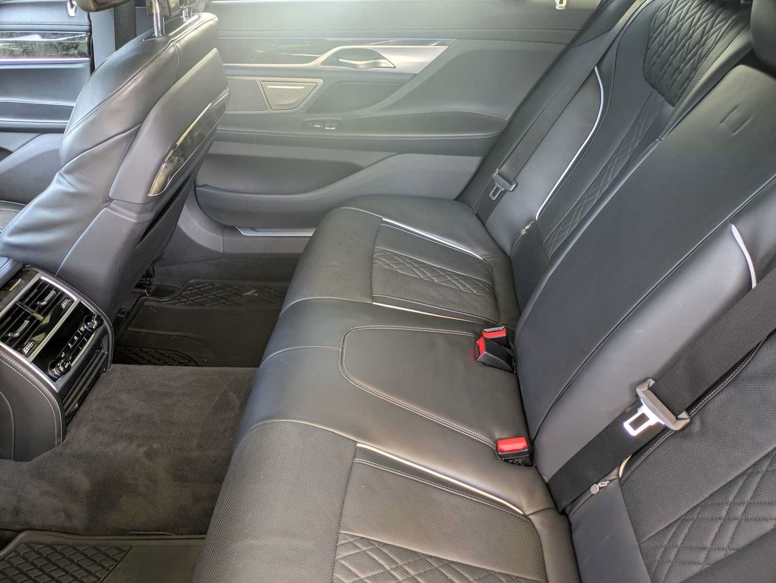 Used 2022 BMW 740i xDrive w/ M Sport Package AWD/4WD image 25