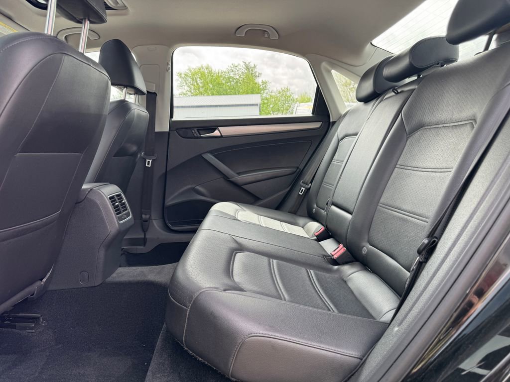 Used 2014 Volkswagen Passat 2.5 SE FWD image 29