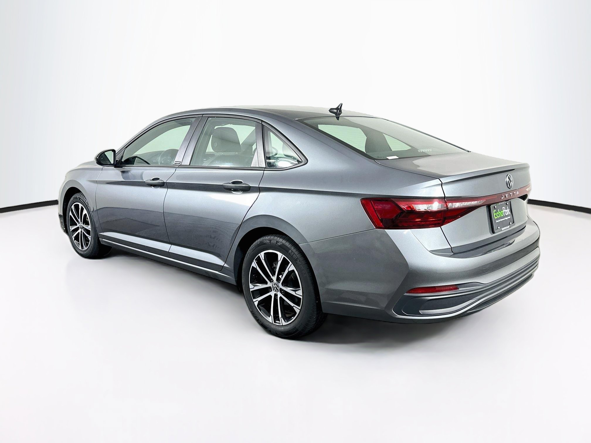 Used 2025 Volkswagen Jetta Sport FWD image 5