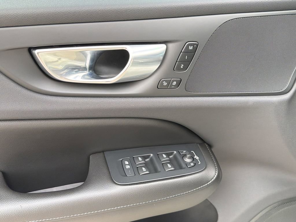 Used 2022 Volvo S60 B5 Momentum w/ Premium Package image 20
