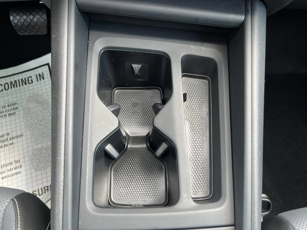 Certified 2025 Volkswagen Tiguan SE w/ Panoramic Sunroof Package AWD/4WD image 17