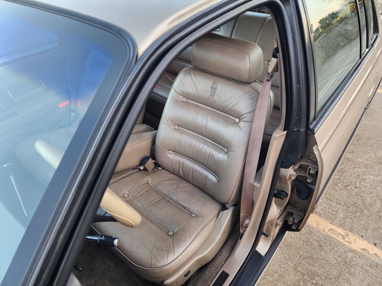 Used 1988 Lincoln Continental Signature FWD image 27