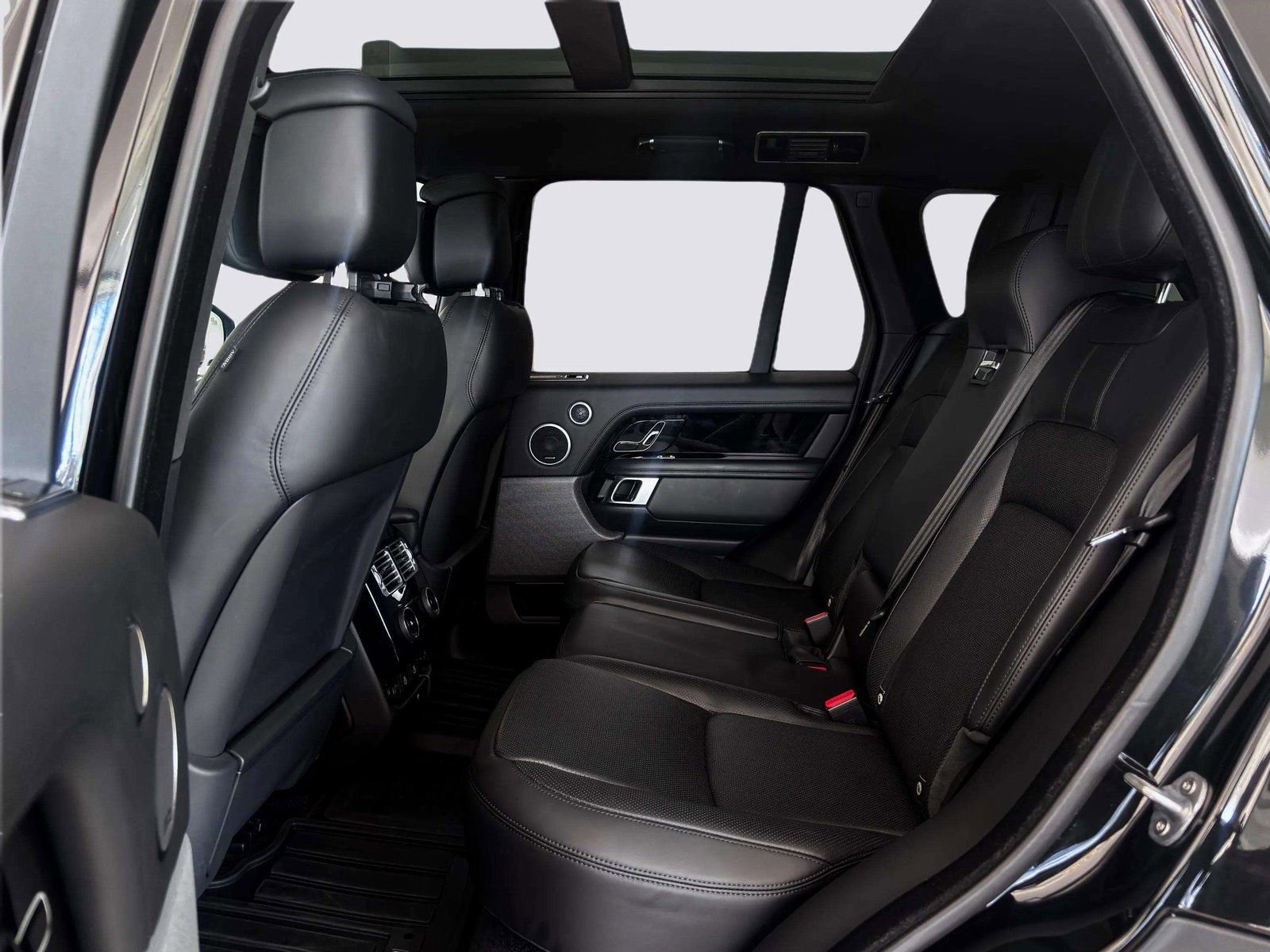 Used 2022 Land Rover Range Rover P525 Westminster Edition image 45