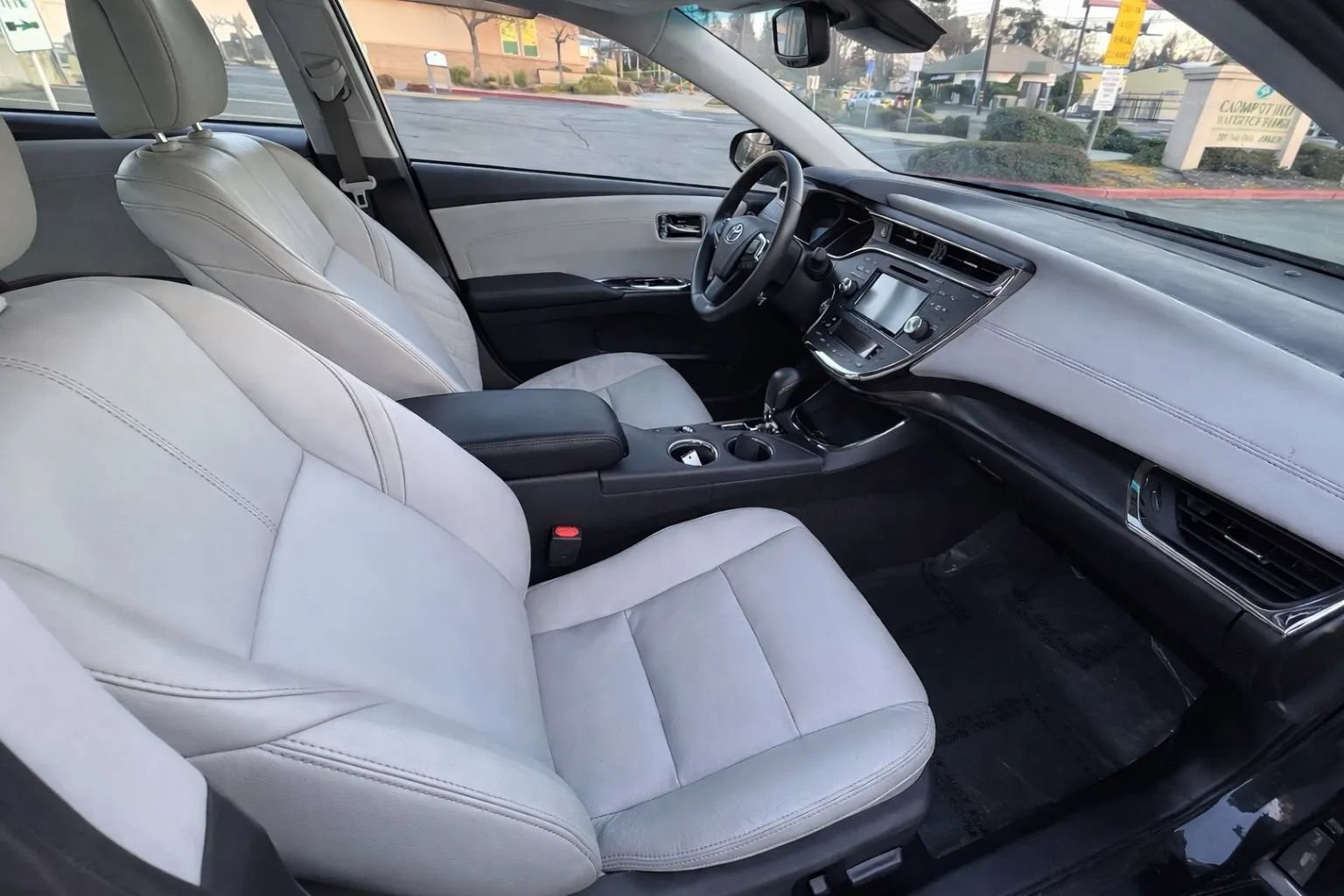 Used 2018 Toyota Avalon XLE Plus w/ Carpet Mat Package FWD image 12