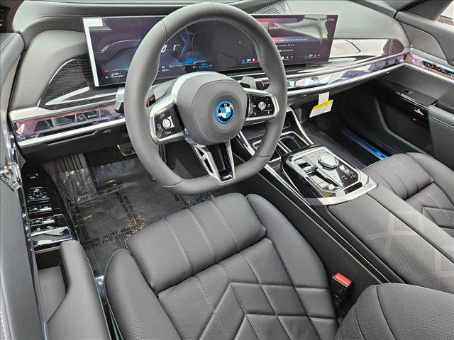 Used 2026 BMW 750e xDrive image 3