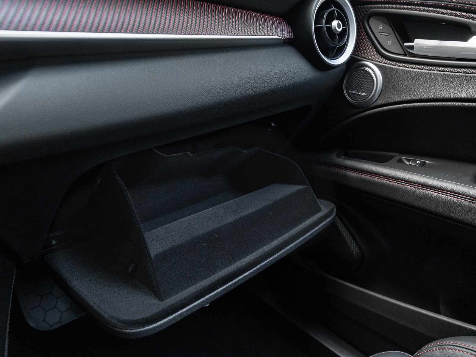New 2024 Alfa Romeo Stelvio Quadrifoglio image 42