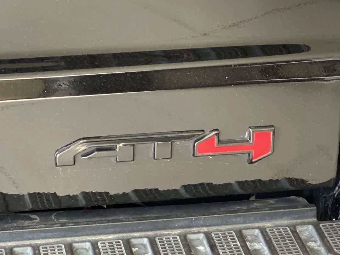 Used 2024 GMC Sierra 1500 AT4 w/ Technology Package AWD/4WD image 11