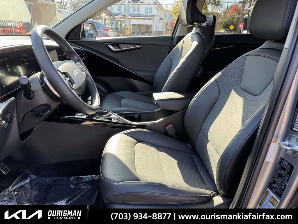 Used 2023 Kia Niro EX Touring image 17