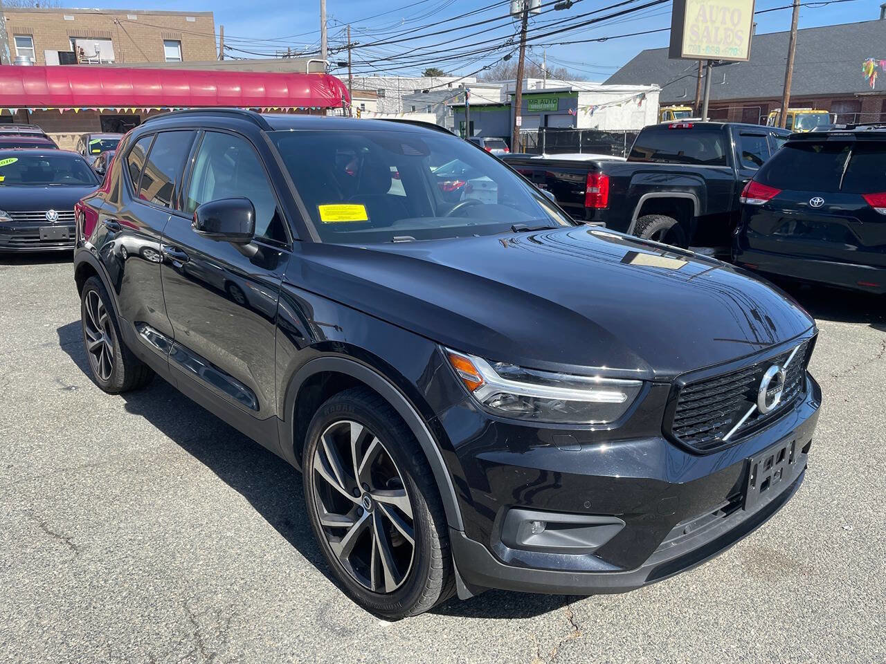 Used 2021 Volvo XC40 T5 R-Design image 2