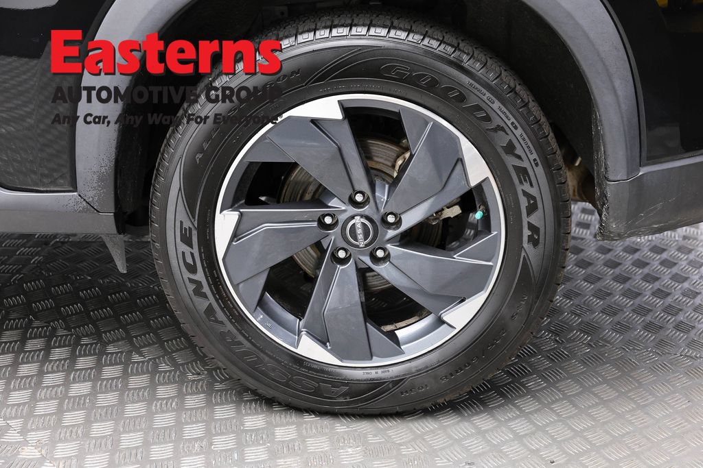 Used 2024 Nissan Rogue SV AWD/4WD image 8