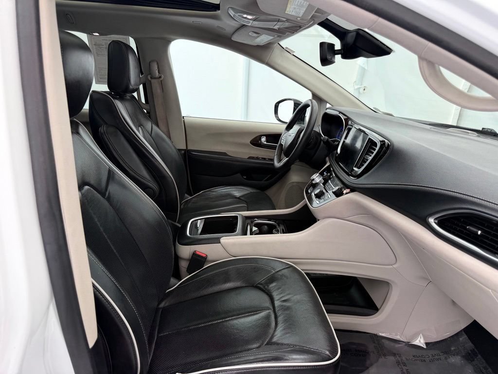 Used 2023 Chrysler Pacifica Limited FWD image 24