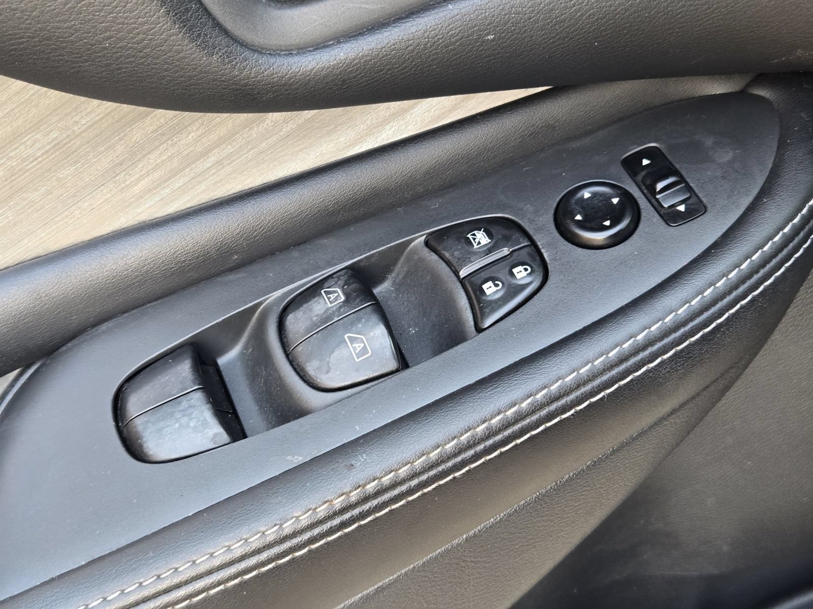 Used 2015 Nissan Murano SV w/ Premium Package FWD image 23
